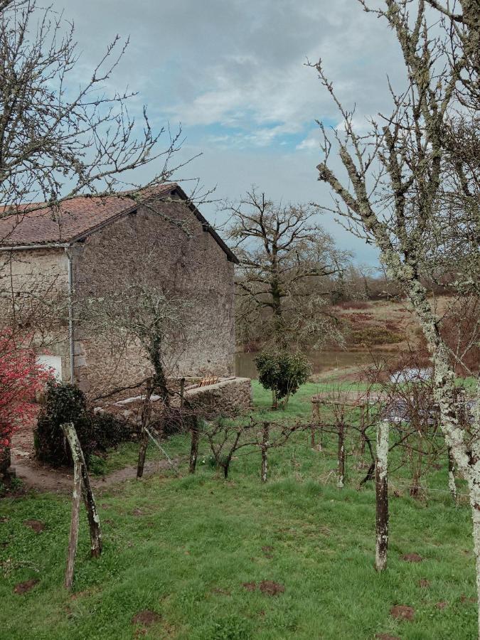 La Ferme Du Pont De Maumy, Cabane Au Bord De L'Etang Et Bain Nordique Busserolles Exteriör bild