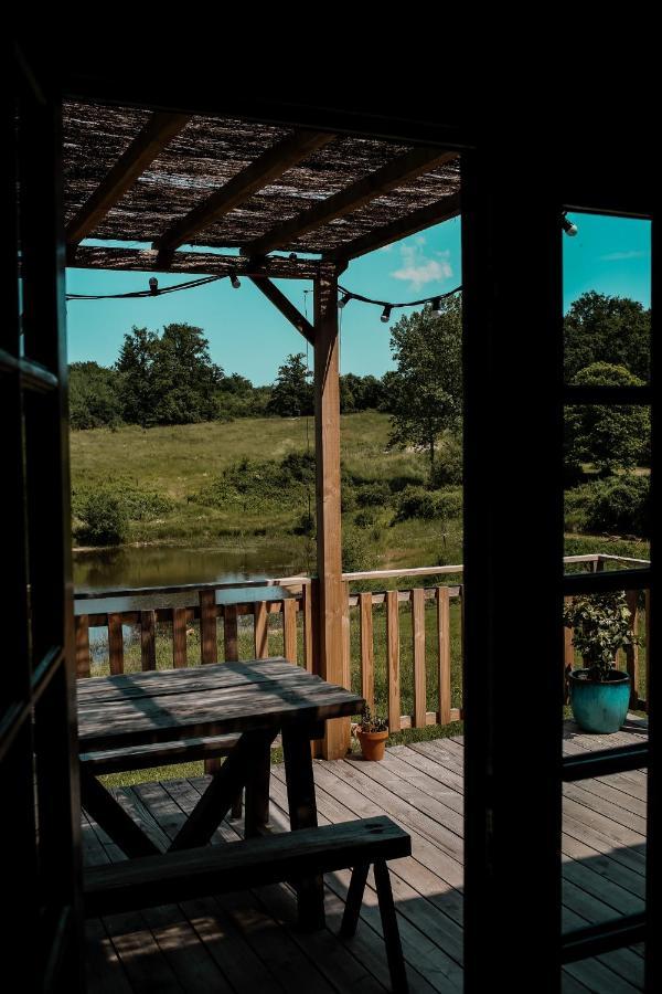 La Ferme Du Pont De Maumy, Cabane Au Bord De L'Etang Et Bain Nordique Busserolles Exteriör bild