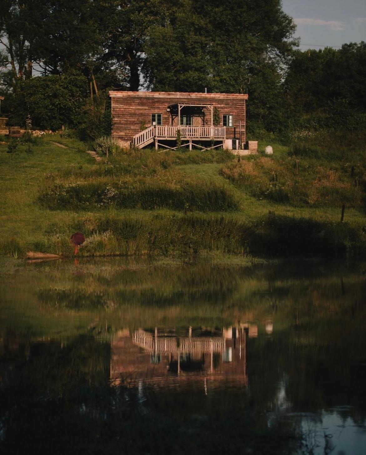 La Ferme Du Pont De Maumy, Cabane Au Bord De L'Etang Et Bain Nordique Busserolles Exteriör bild