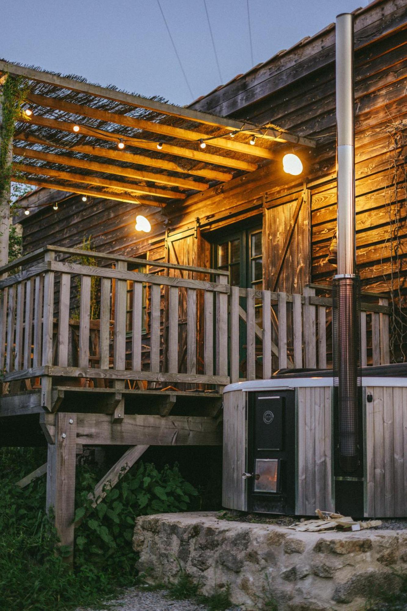 La Ferme Du Pont De Maumy, Cabane Au Bord De L'Etang Et Bain Nordique Busserolles Exteriör bild