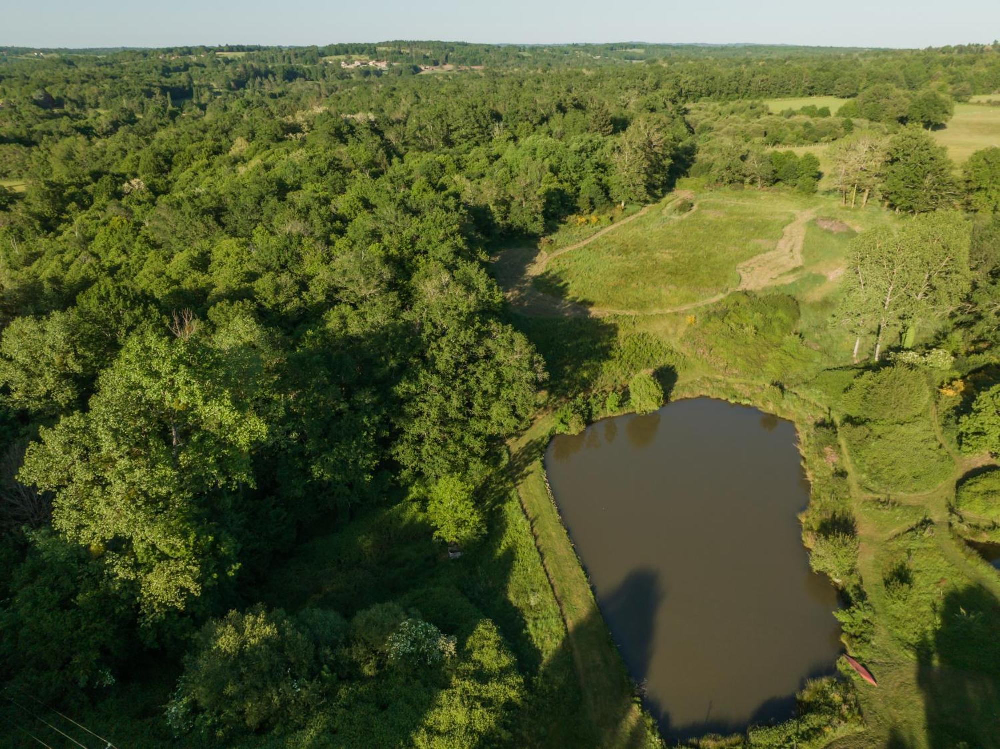 La Ferme Du Pont De Maumy, Cabane Au Bord De L'Etang Et Bain Nordique Busserolles Exteriör bild